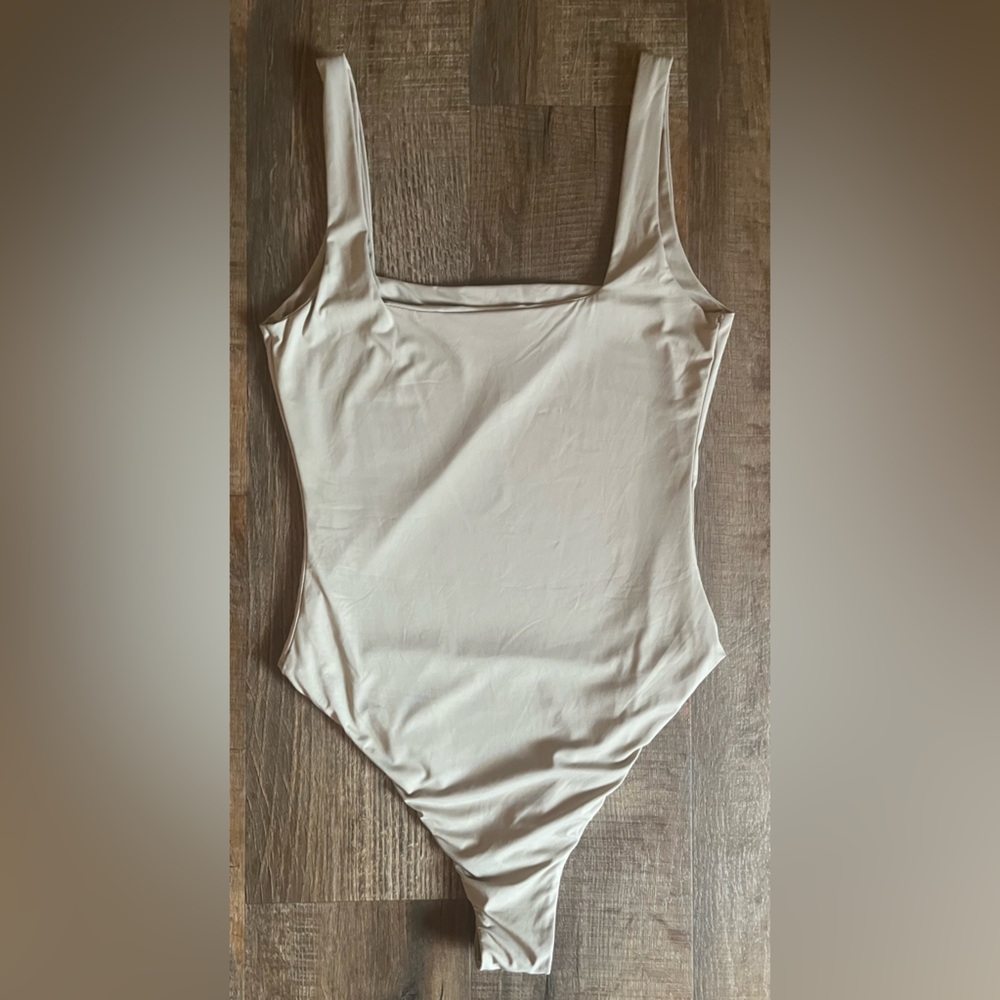 SHEIN Tan Sleeveless Bodysuit. Excellent condition. Women’s Size Small - Picture 2 of 10